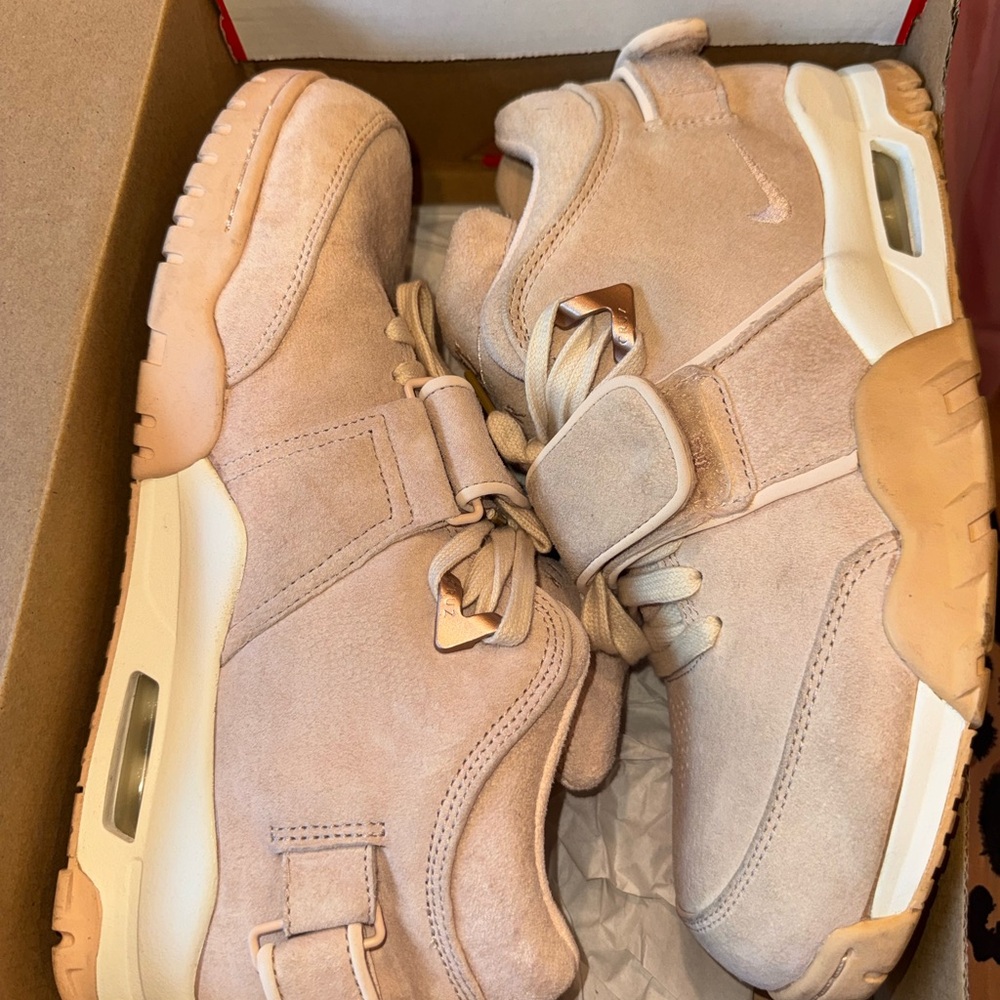 Nike Kids Suede Sneakers in Beige/Tan
